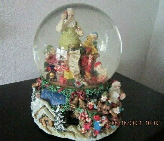 Musical "santa Claus Is Coming To Town" Large Snow Globe In Original Box  (as Is