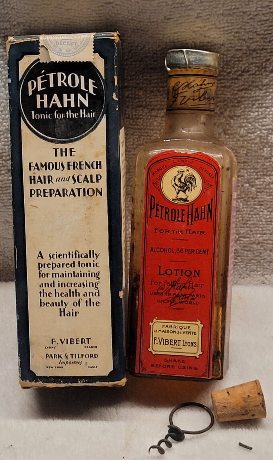 Petrole Hahn F. Vibert Lyon Embossed & Labeled W Rooster Box Cork & Corkscrew